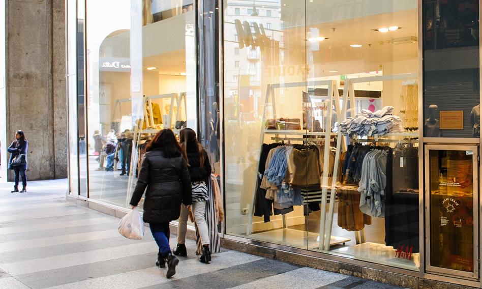 Fałszywe promocje? UOKiK stawia zarzuty popularnym sieciom odzieżowym
