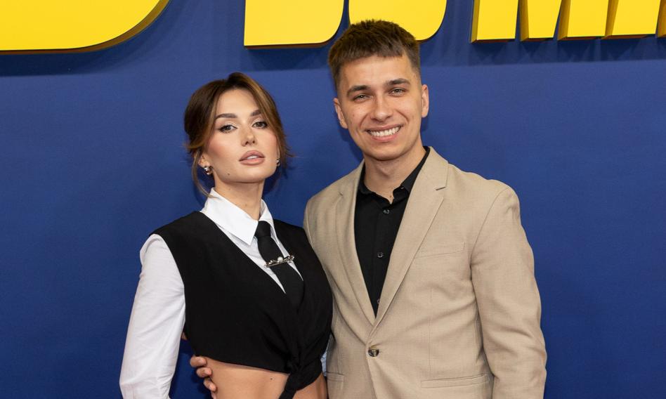 Ma fundację rodzinną, by nie płacić podatków i "wybielał się" u Łatwoganga? Znany youtuber Friz zabiera głos