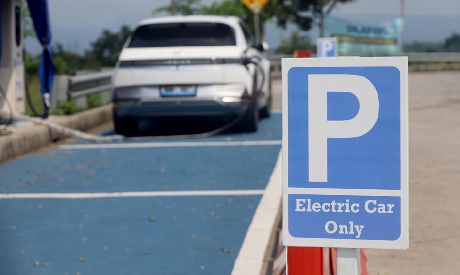 Elektryki przebiły kolejny sufit. Co szóste zarejestrowane nowe auto miało wtyczkę