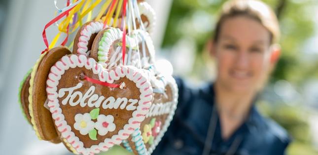 Pierniki z napisem tolerancja bd sprzedawane podczas nadchodzcego Oktoberfestu. Akcja ma na celu promocj tolerancji i solidarnoci z uchodcami