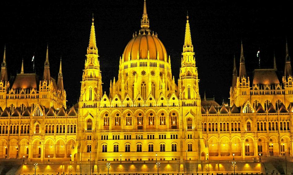 Parlament przyjął poprawkę do konstytucji w celu usunięcia prezydenta