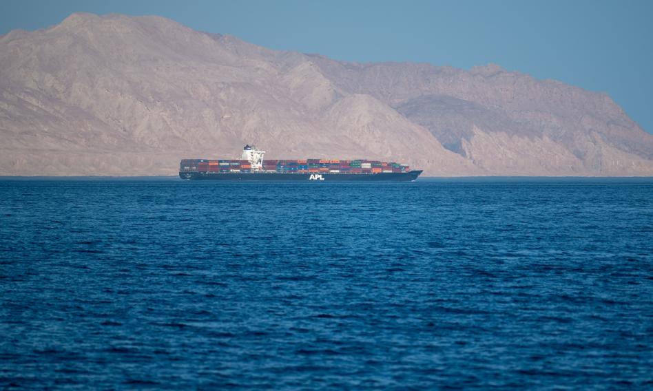 Iran uderza w żeglugę. Trafiony kontenerowiec płonie w cieśninie Ormuz