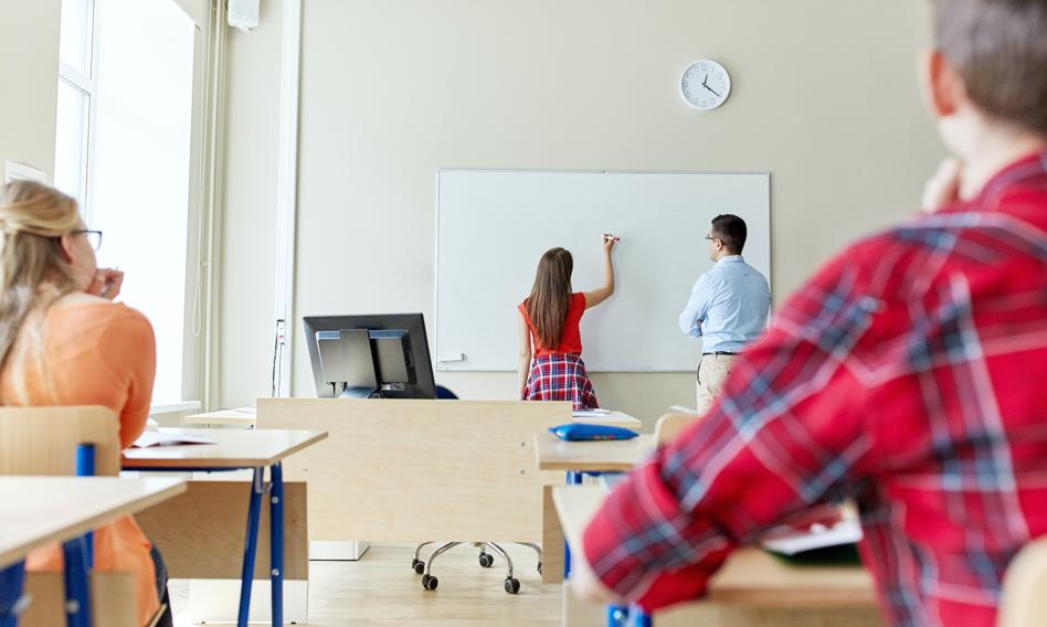 "Trzeba wyrównywać szanse edukacyjne mężczyzn". MEN zapowiada prace