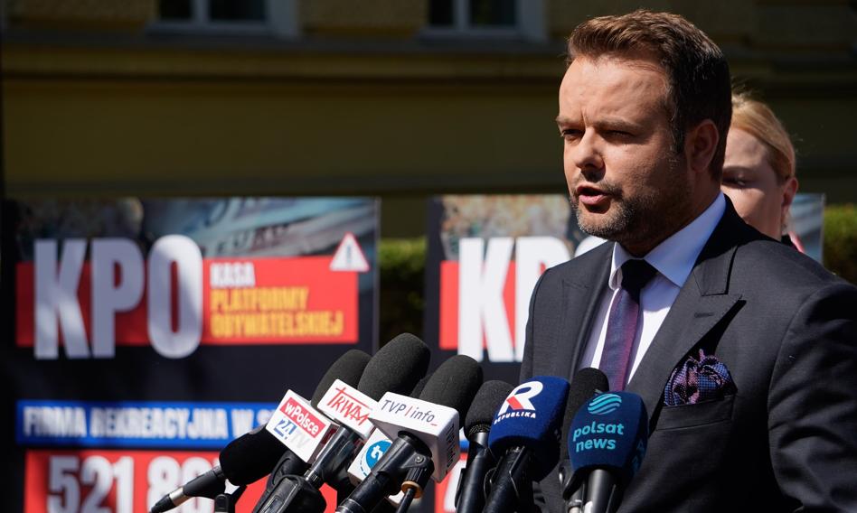 KPO czyli „Kasa Platformy Obywatelskiej”. PiS organizuje objazdową wystawę