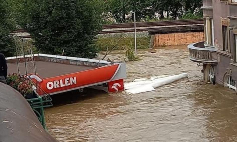 Orlen przygotowuje się do ewakuacji stacji. "Obecnie działają w pełnym zakresie"