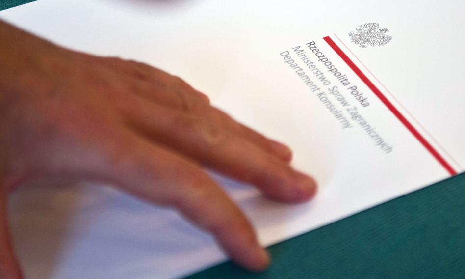 Darmowa wiza, praca i ulgi. Kto może się ubiegać o Kartę Polaka?
