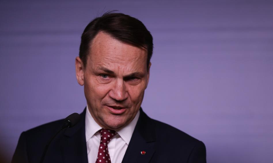 Sikorski: Bezpieczeństwo to nie usługa świadczona przez USA; zaczyna się od nas