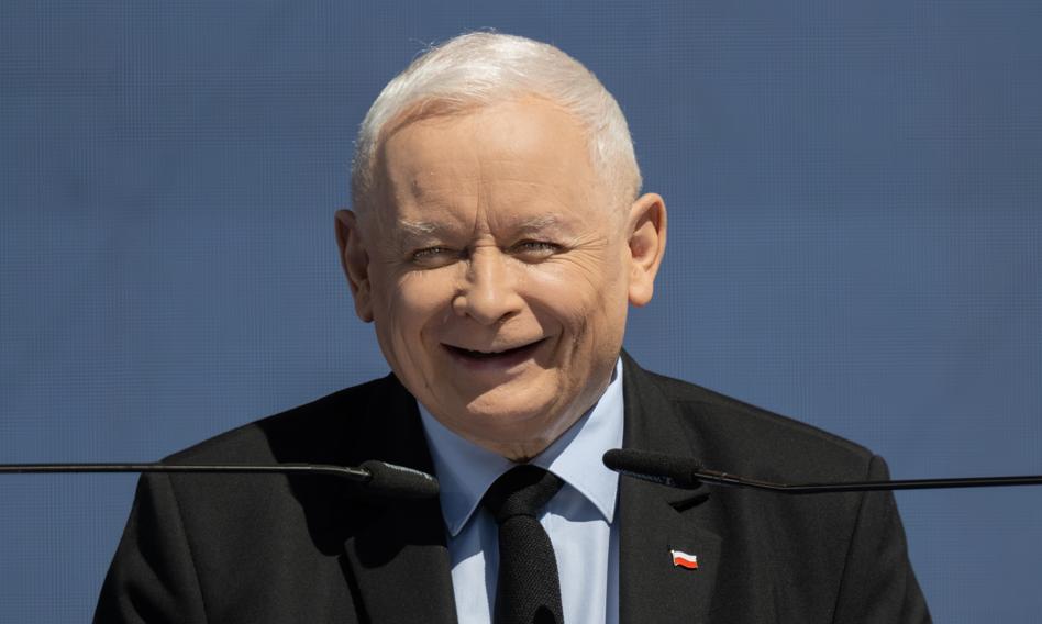 Komosa pozwał Kaczyńskiego o naruszenie nietykalności cielesnej. Sąd umorzył sprawę
