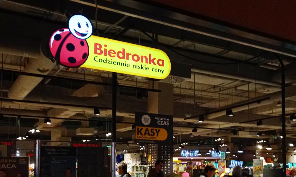 Co czwarta złotówka dla Biedronki. Dyskonty pożerają rynek, duże sklepy w odwrocie