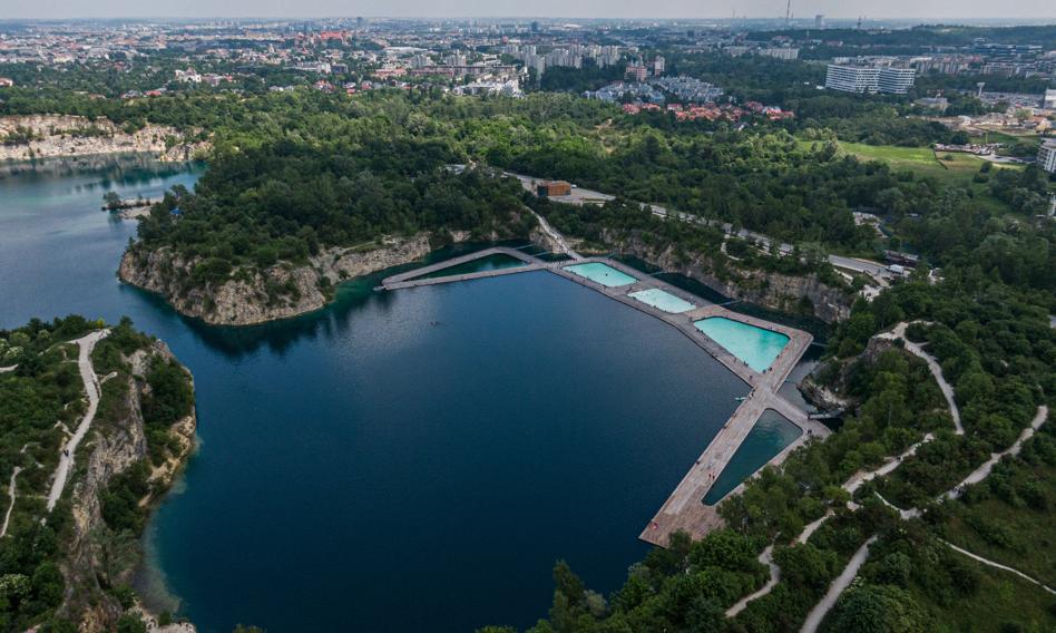 Upiekli chronionego węża? Skandal w Krakowie kończy strefę grillową na Zakrzówku