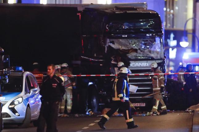 Ciężarówka wjechała w tłum ludzi w Berlinie