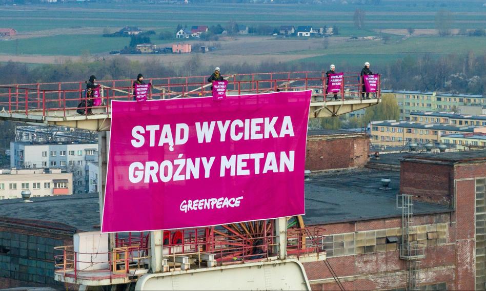 Aktywiści Greenpeace weszli na wieżę w kopalni Szczygłowice. „Stąd wycieka groźny metan”