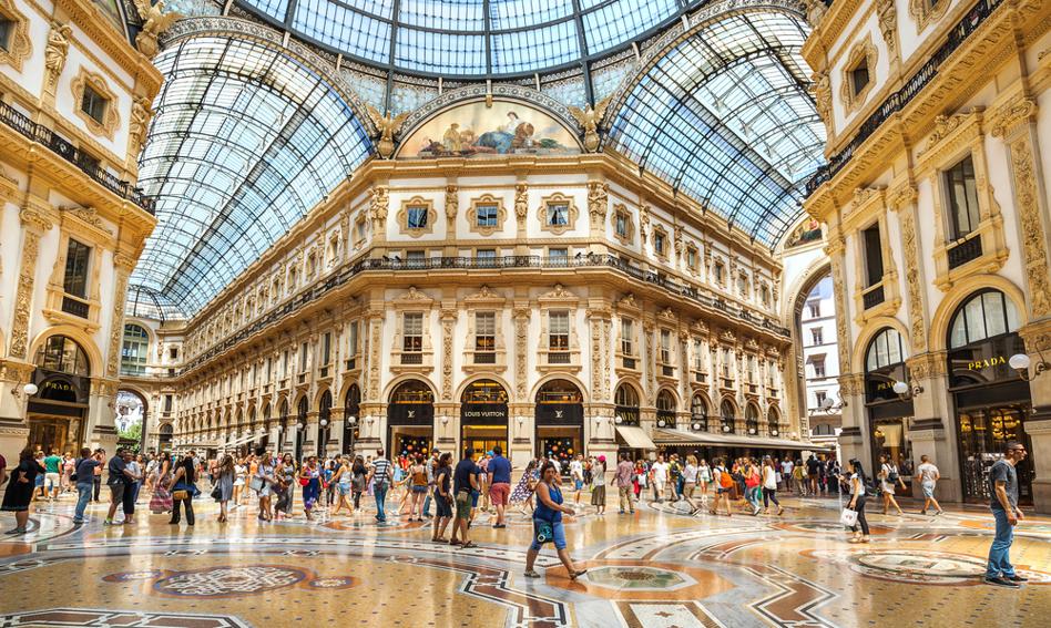 Rakiety nad Dubajem, dolce vita w Mediolanie. Superbogacze uciekają do Europy