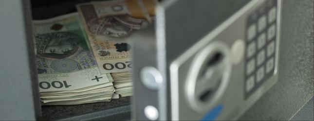Polacy przetrzymują na nieoprocentowanych rachunkach aż 150 mld zł