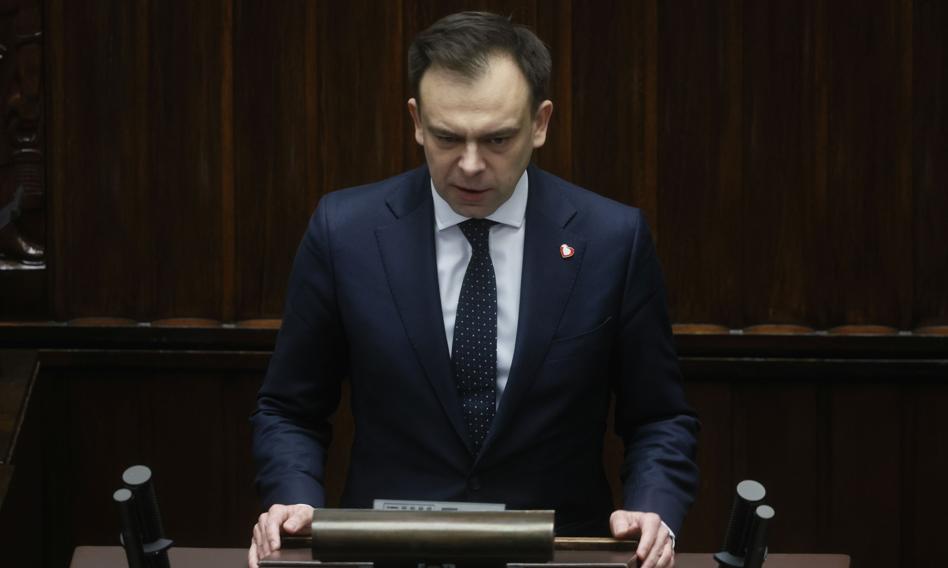 Domański w Brukseli: Trudno to sobie wyobrazić. Weto prezydenta wobec SAFE to szkoda dla Polski