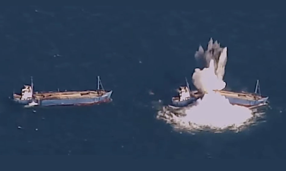 Zatopili statek w 20 sekund. USA z pokazem siły przy granicy z Rosją