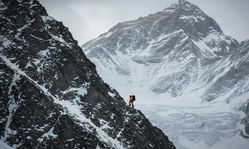 Paraliż na dachu świata. Rekordowa liczba osób zdobyła Everest w ciągu 1 dnia