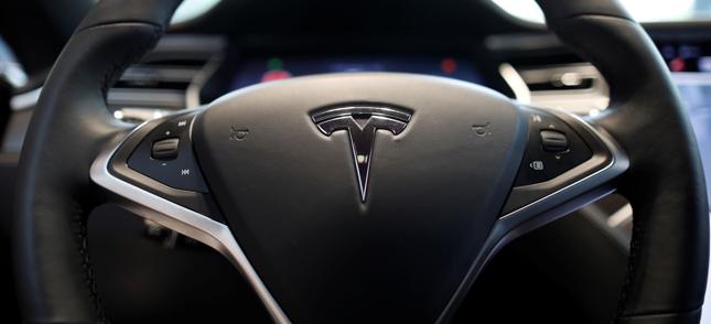 Tesla pokaże elektryczny samochód dostawczy w październiku 2017