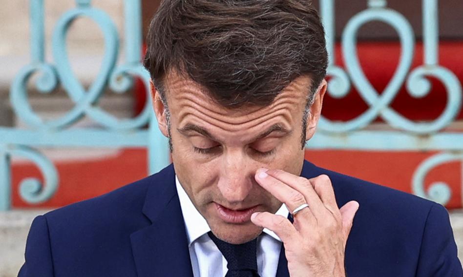 Polityka odbija się na francuskiej giełdzie. Macron: Gospodarka jest silna