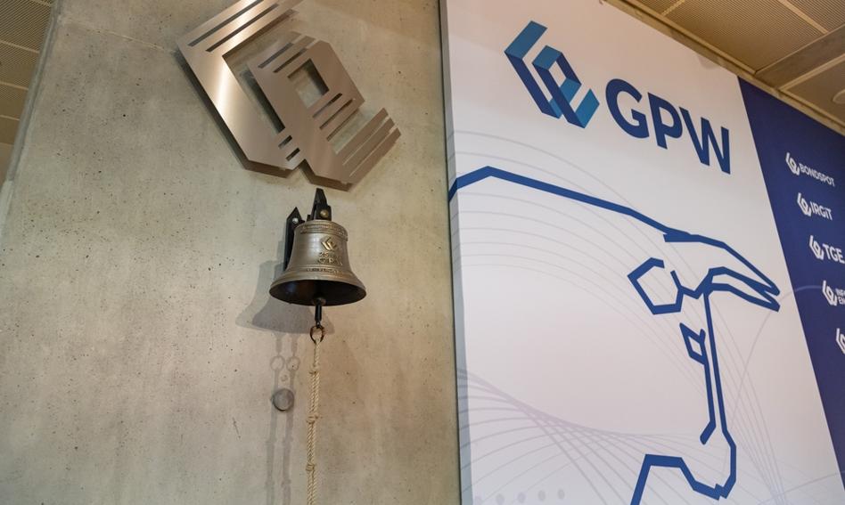 „Trzeba mieć co najmniej 19 855 zł, żeby zacząć”. Dlaczego Polacy tracą szanse na zyski z inwestycji?