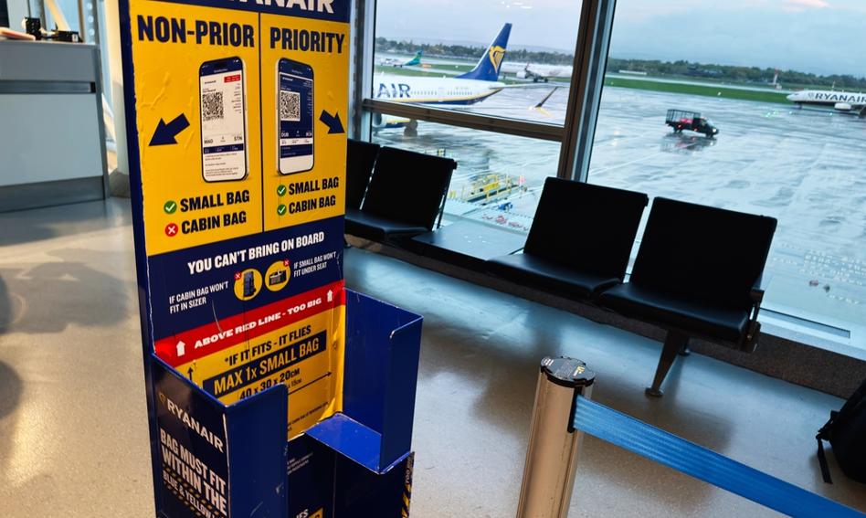 "Oszukują system". Ryanair znów zaostrza kontrole bagażu podręcznego