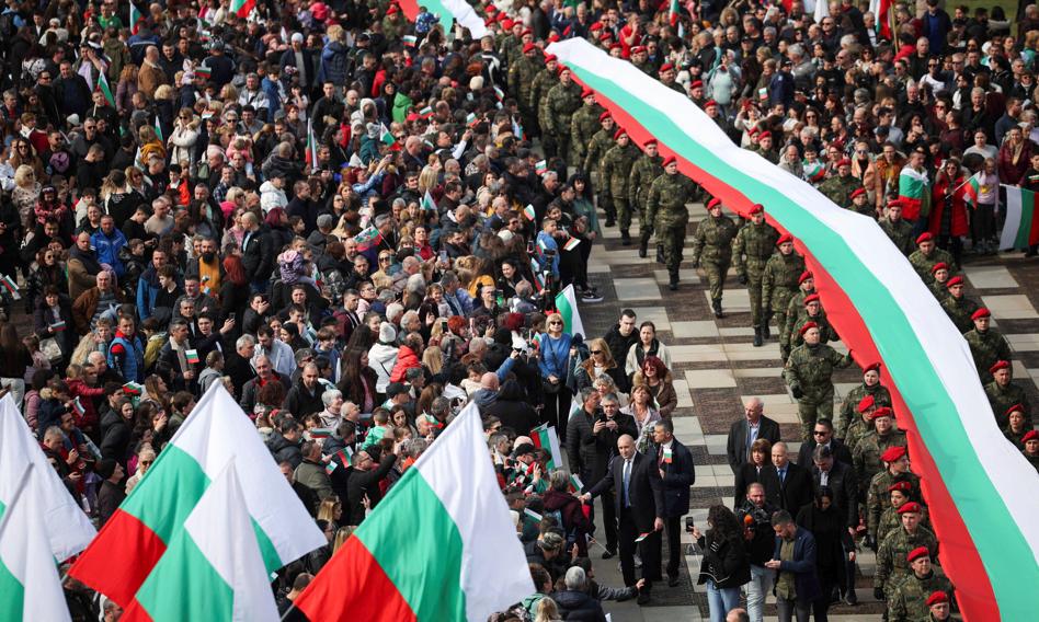 Bułgaria przy urnach po raz ósmy. Czy Rumen Radew zostanie "nowym Orbanem" Europy?