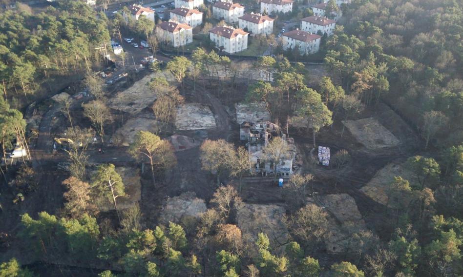Widok z okna na zabytkowy dworek. W Otwocku powstaje niecodzienne osiedle