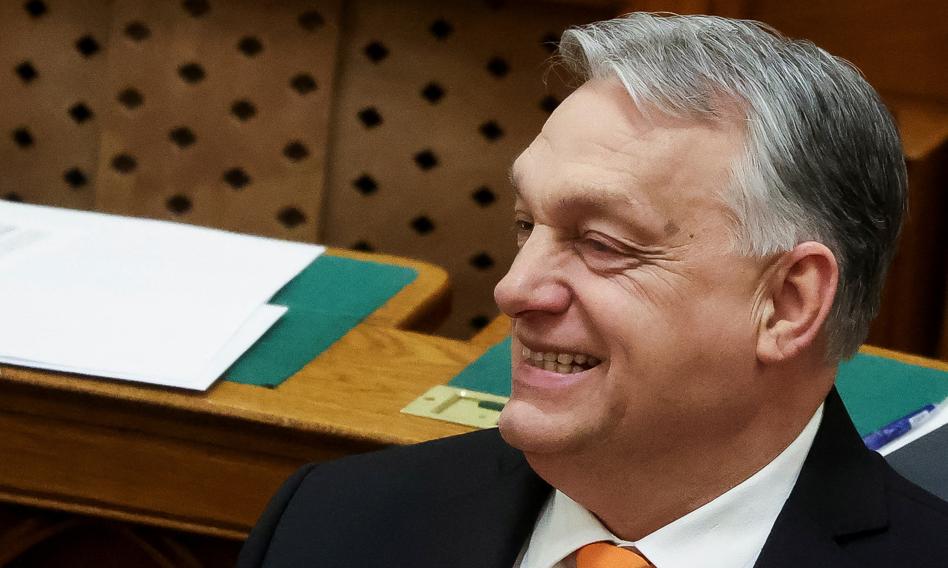 Ponad 100 tys. euro odprawy i darmowy kierowca. Tak odchodzi Viktor Orban