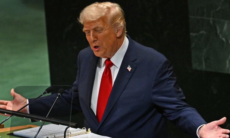 Karty w rękach Trumpa. Tomahawki zostają w magazynie, Putin siada do stołu