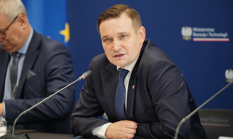 Tajwański gigant zainwestuje w Polsce. Wiceminister zapowiada „samochód, który zdobędzie Europę”