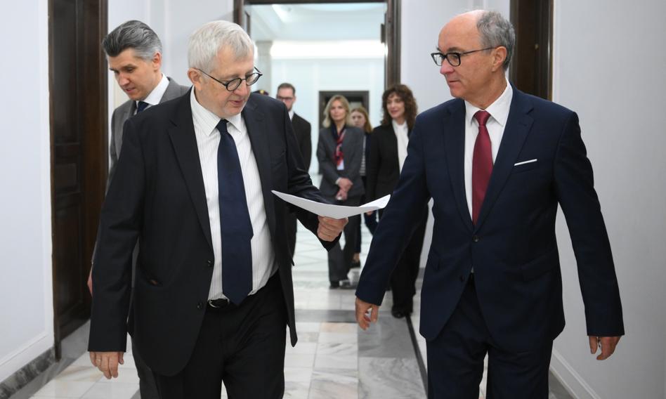 Szef Kancelarii Sejmu „poza obiegiem” informacji niejawnych. Rząd broni Siwca