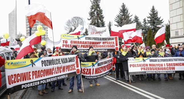 Protest handlowców przeciwko nowemu podatkowi od sklepów wielkopowierzchniowych