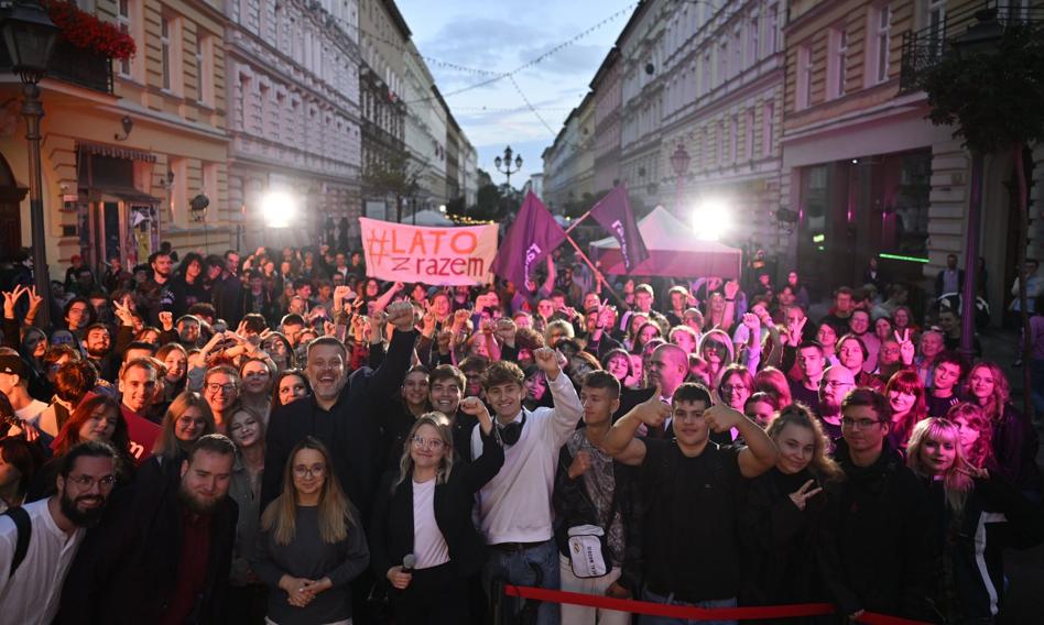 Partia Razem chce waloryzacji 800+ i 300+