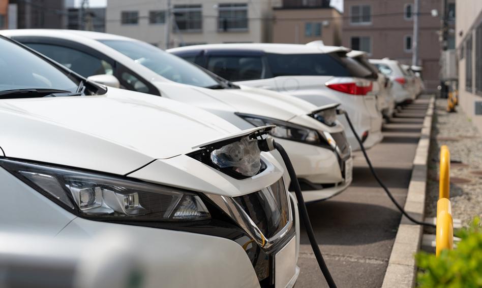 NaszEauto: olbrzymi popyt na dotacje, a wypłaty stoją w miejscu. Pół roku opóźnienia