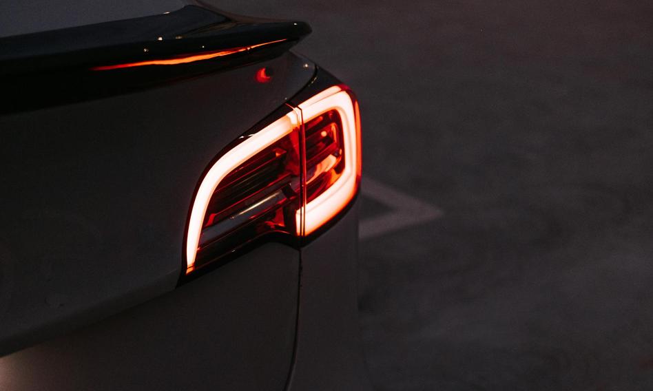 Chiny bija rekordy, USA w stagnacji, a Europa myśli, czyli co z samochodami elektrycznymi?