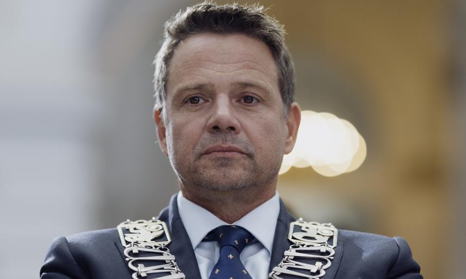 Tyle będzie zarabiał Rafał Trzaskowski. Radni podnieśli pensję prezydenta Warszawy
