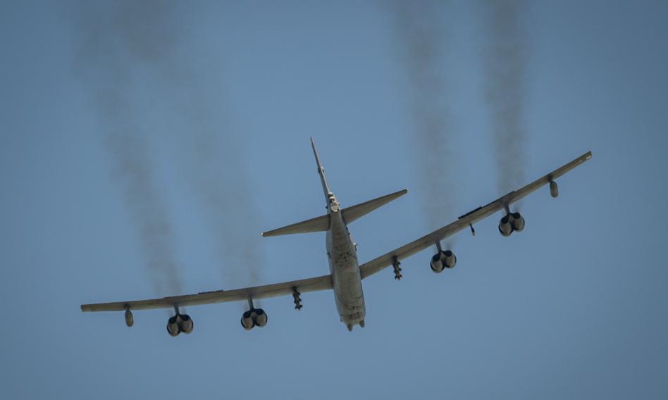 Tragedia w Kalifornii. Katastrofa bombowca strategicznego B-52, zginęła cała załoga