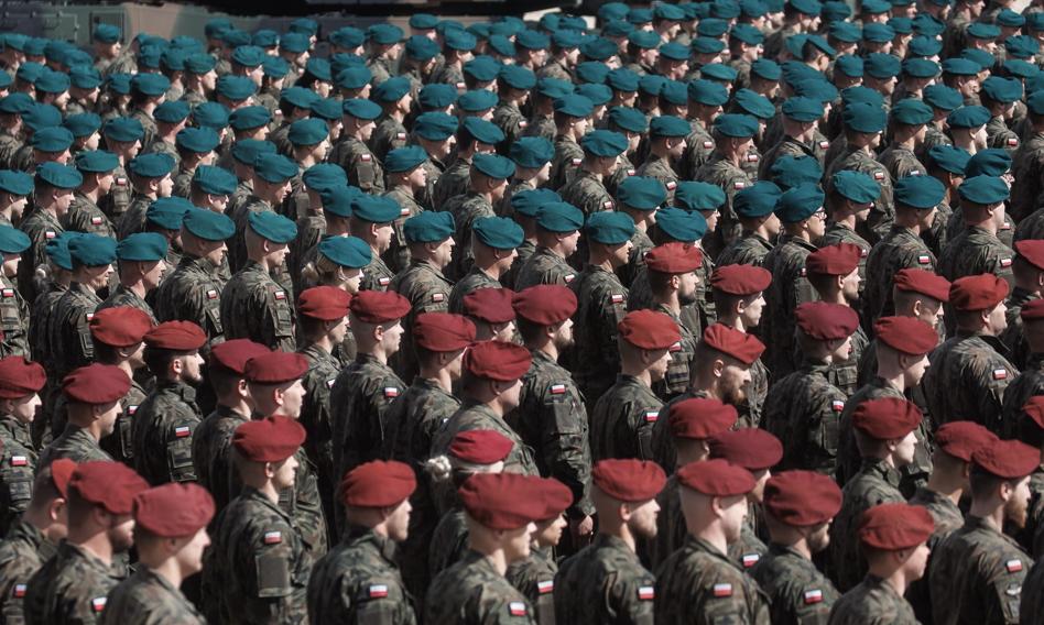 Polacy nie chcą do wojska. Odwrót od poboru w pół roku