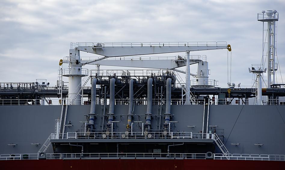 Przełom w Zatoce Perskiej? Pierwsze statki z LNG testują blokadę Cieśniny Ormuz