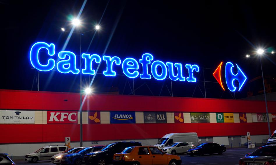 Carrefour wychodzi z sąsiedniego rynku. Żabka obejdzie się smakiem