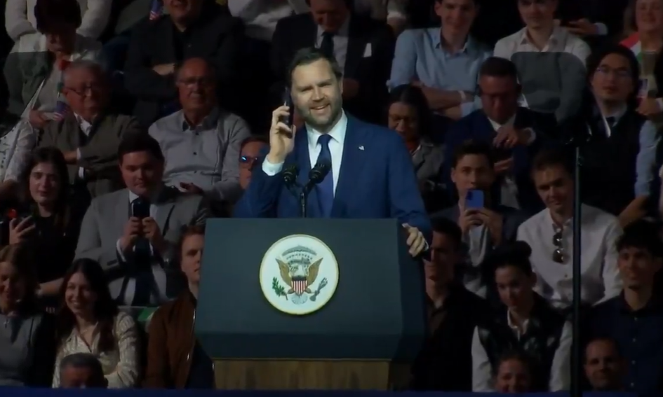Trump na głośnomówiącym: „Kocham Viktora Orbana”. Dołączył do wiecu w Budapeszcie przez telefon