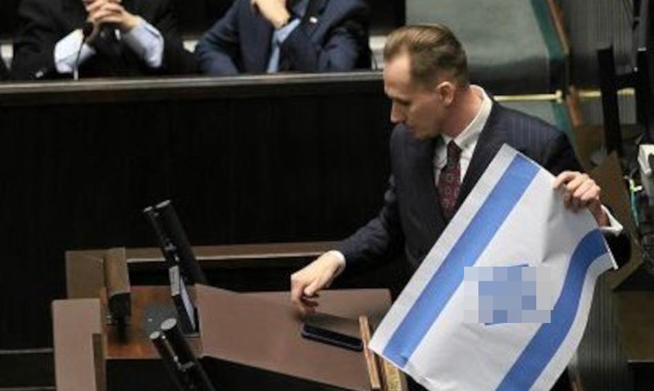 Berkowicz ukarany za swastykę w Sejmie. Przez trzy miesiące będzie pobierał połowę pensji