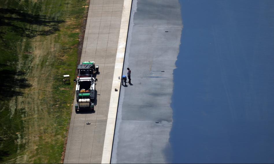 Trump oskarża „wandali” o zniszczenie Reflecting Pool w Waszyngtonie