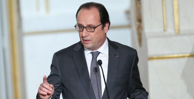 Hollande wycofuje się z pomysłu odbierania terrorystom obywatelstwa