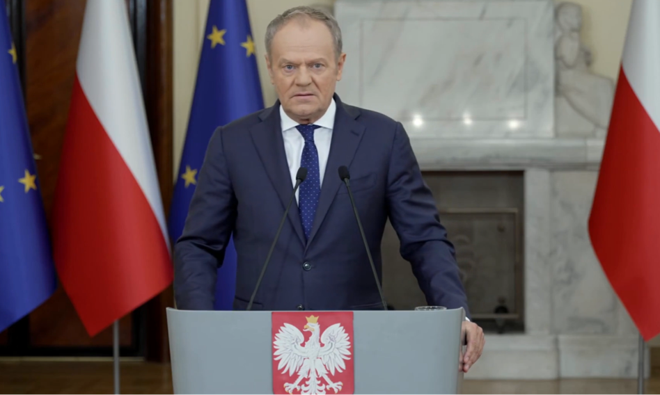 Rząd obniża VAT na paliwa do 8%. Tusk ogłasza "pakiet CPN"