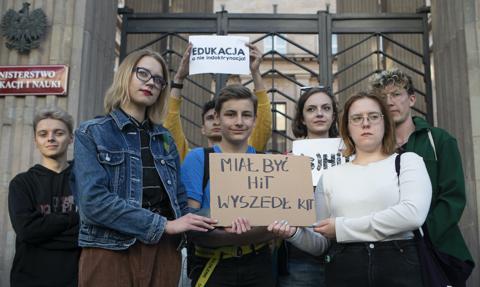 Zniknął HiT, znikają etaty. Nauczyciele historii na celowniku