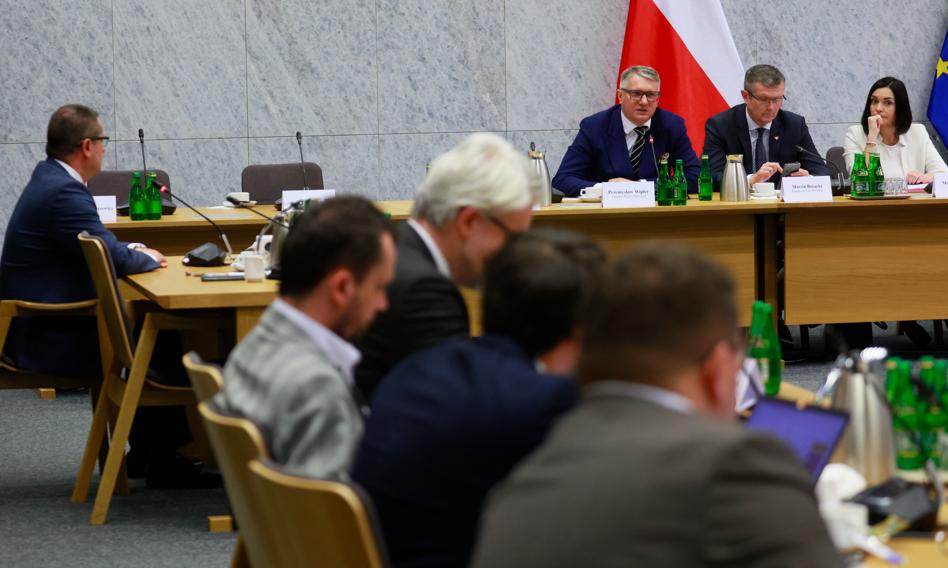 Komisja śledcza ds. Pegasusa. "Woś zlecił przelew z resortu sprawiedliwości do CBA"