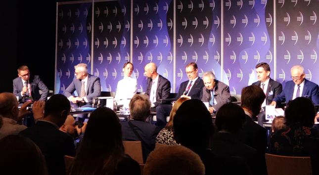 Rozmowy podczas panelu "Rewolucja, regulacja, rynek. Zmiany w strukturze zużycia paliw – główne trendy w Europie i w świecie"