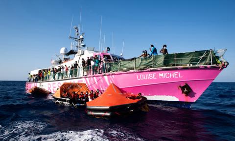 Statek Banksy'ego "aresztowany". Pomagał imigrantom na Morzu Śródziemnym