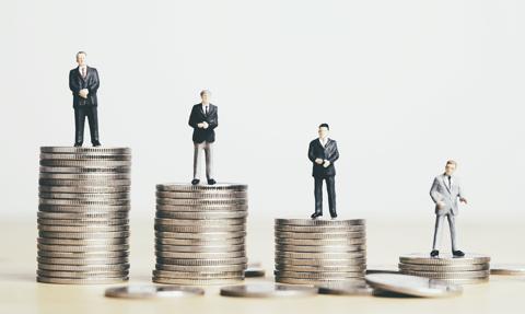 Horrendalne zarobki prezesów. Szef tej sieciówki zgarnął prawie 100 mln dol.